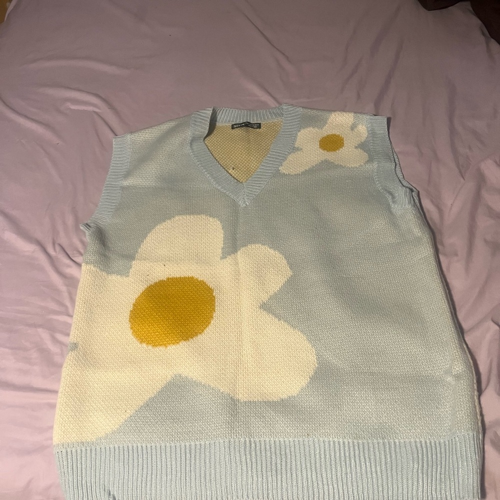 Floral Knit Sleeveless Sweater - Light Blue and Cream